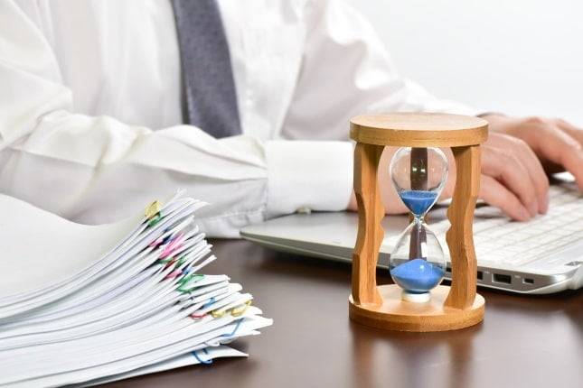 Hourglass and reports