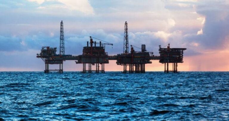 Offshore Project: Challenges of a Project Scheduler