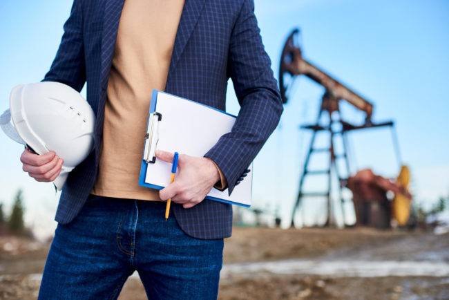 2024 Trends in Oil & Gas Project Management 7 cropped snapshot inspector oil field holding folder notes helmet 650x434 1