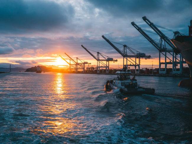 2024 Trends in Oil & Gas Project Management 6 panoramic shot oil rigs sea with beautiful sunset 650x488 1